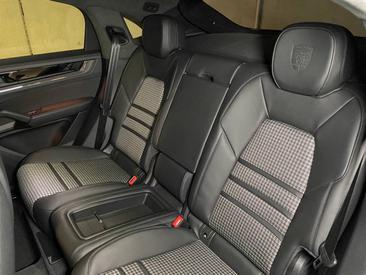 Porsche Cayenne III GTS Coupé — photo 22