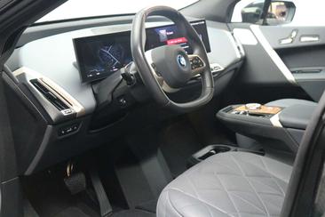 BMW IX M60 XDrive — photo 19