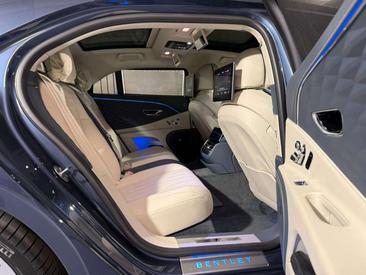 Bentley Flying Spur V8 — photo 11