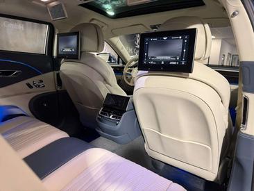 Bentley Flying Spur V8 — photo 12