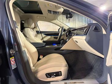 Bentley Flying Spur V8 — photo 14