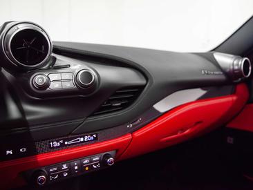Ferrari F8 Tributo — photo 9