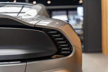 Aston Martin Vanquish V12 Carbon — photo 14