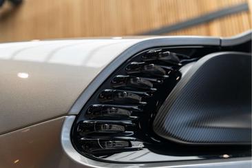 Aston Martin Vanquish V12 Carbon — photo 15