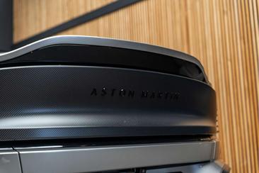 Aston Martin Vanquish V12 Carbon — photo 16