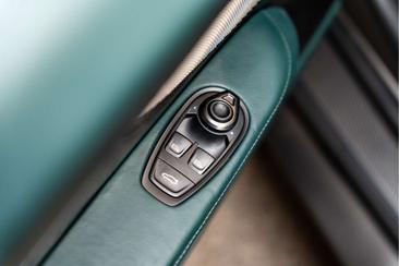 Aston Martin Vanquish V12 Carbon — photo 29