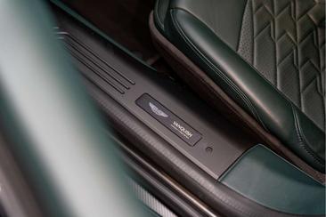 Aston Martin Vanquish V12 Carbon — photo 32