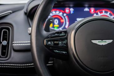 Aston Martin DBX 4.0 V8 — photo 13