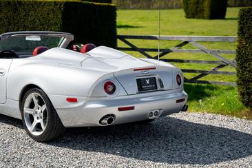 Aston Martin AR1 — photo 10