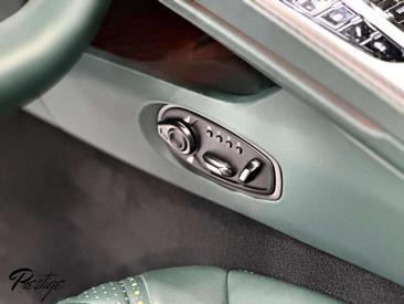 Aston Martin DB12 4.0 V8 Auto — photo 11