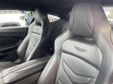 Aston Martin DBS Superleggera — photo 10