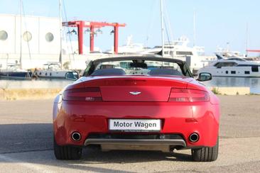 Aston Martin Vantage Roadster — photo 10