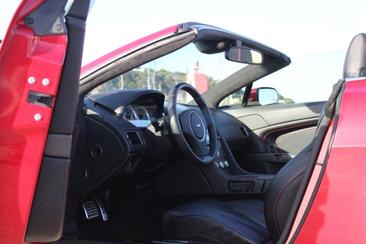 Aston Martin Vantage Roadster — photo 12