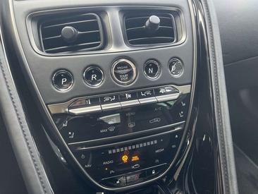 Aston Martin DBS Superleggera — photo 13