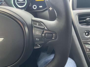 Aston Martin DBS Superleggera — photo 23