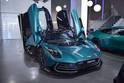 Aston Martin Valhalla