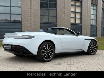 Aston Martin DB11 Volante 4.0 V8 — photo 3