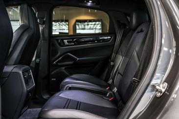 Porsche Cayenne III GTS — photo 9