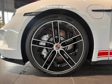 Porsche Taycan ph2 GTS — photo 7