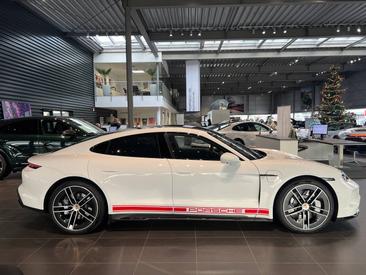 Porsche Taycan ph2 GTS — photo 8