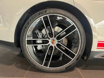 Porsche Taycan ph2 GTS — photo 11
