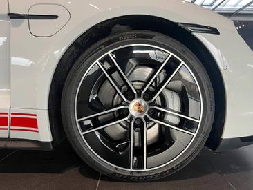 Porsche Taycan ph2 GTS — photo 12