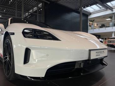 Porsche Taycan ph2 GTS — photo 35