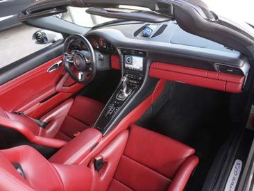 Porsche 991 I GTS — photo 20