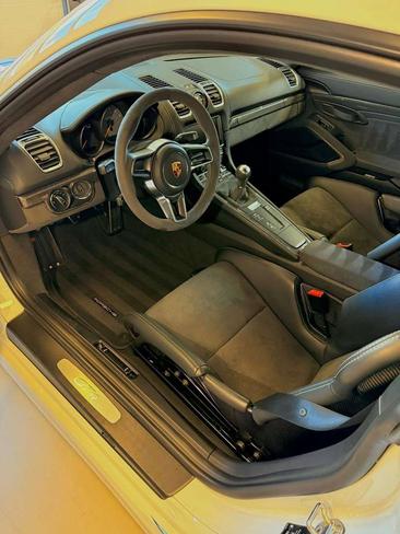 Porsche 718 Cayman GT4 — photo 10