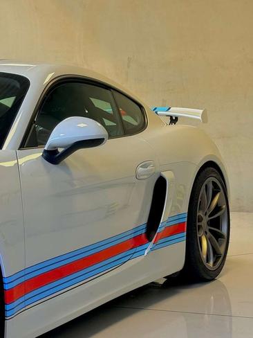 Porsche 718 Cayman GT4 — photo 17