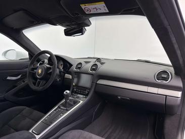 Porsche 718 Cayman GT4 — photo 13