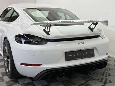Porsche 718 Cayman GT4 — photo 32