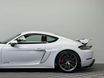 Porsche 718 Cayman GT4 — photo 35