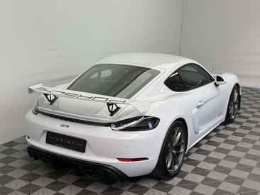 Porsche 718 Cayman GT4 — photo 41