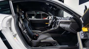 Porsche 718 Cayman GT4 — photo 8