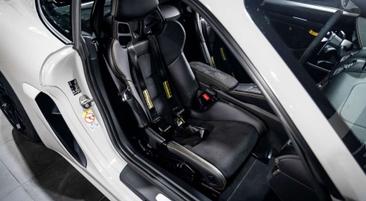 Porsche 718 Cayman GT4 — photo 9