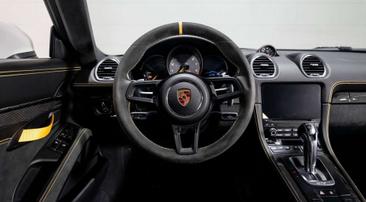 Porsche 718 Cayman GT4 — photo 15
