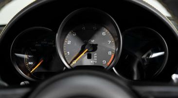 Porsche 718 Cayman GT4 — photo 19