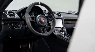Porsche 718 Cayman GT4 — photo 29