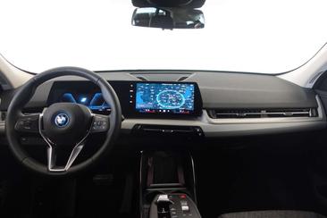 BMW IX2 EDrive20 — photo 9