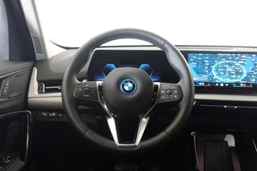 BMW IX2 EDrive20 — photo 10