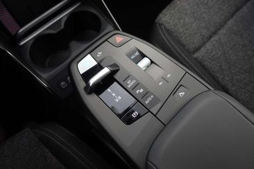 BMW IX2 EDrive20 — photo 15