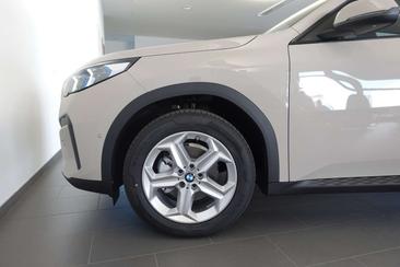 BMW IX2 EDrive20 — photo 17