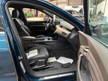 Audi E-tron S Line 50 — photo 8