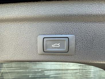 Audi RSQ3 — photo 25