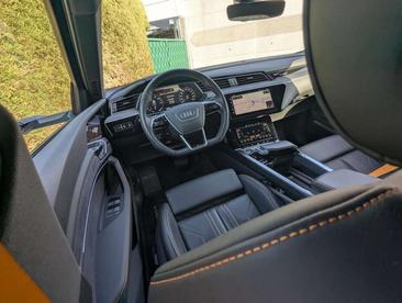 Audi Q8 E-tron Black Edition S Line — photo 10