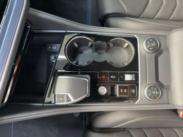 Volkswagen Touareg EHybrid — photo 13