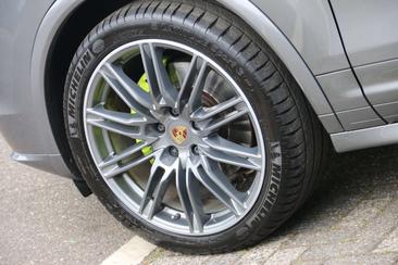 Porsche Cayenne III Turbo — photo 3
