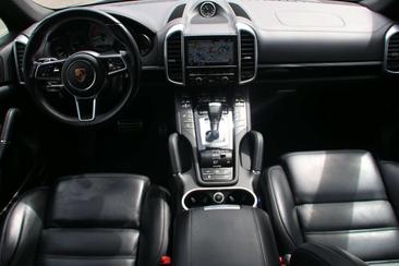 Porsche Cayenne III Turbo — photo 8