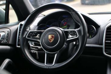 Porsche Cayenne III Turbo — photo 10